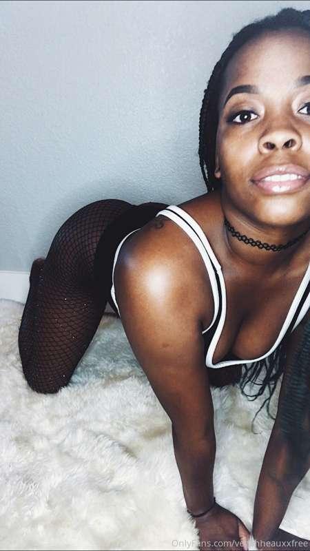 Unlock to see some uncensored nudies & my pretty soles for m..