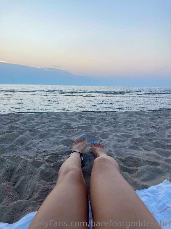 Missing summer, beach and tanned sandy toes  💙☀️😍