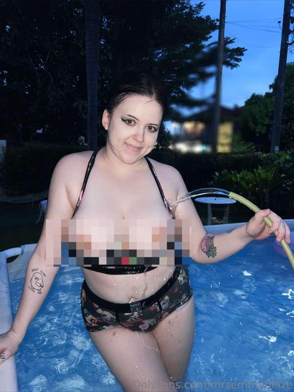 (14) December - Watch me enjoy a big J topless and twerk in ..