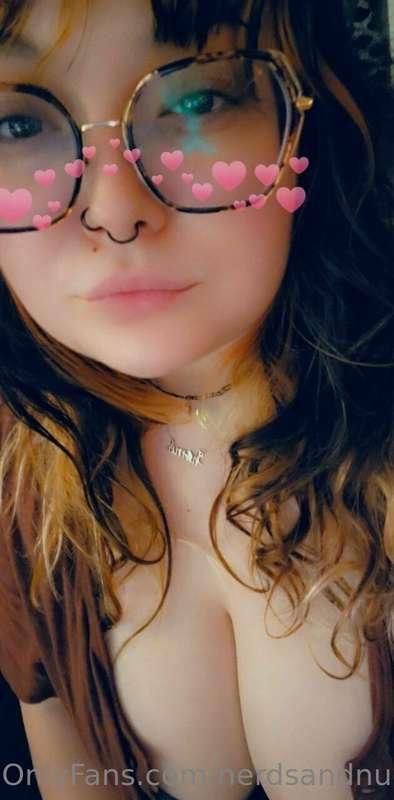 Someone gimme attention😭😖