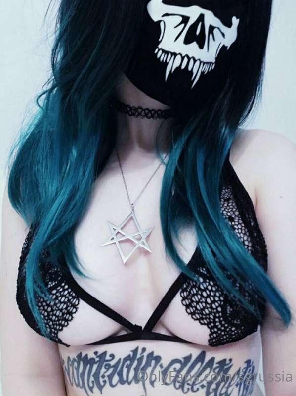 #gothday with Nymroeth
Check the list of models at the link ..