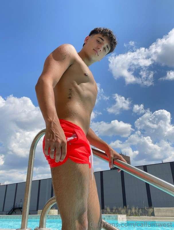 Do you like it when I'm looking down at you like this ? 😳
