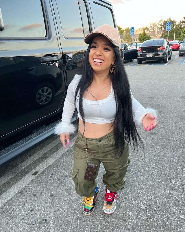 do you like me better with black hair? 🥰