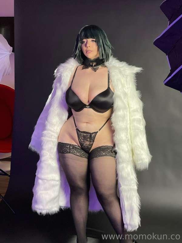 With or without the coat? 💚🖤
