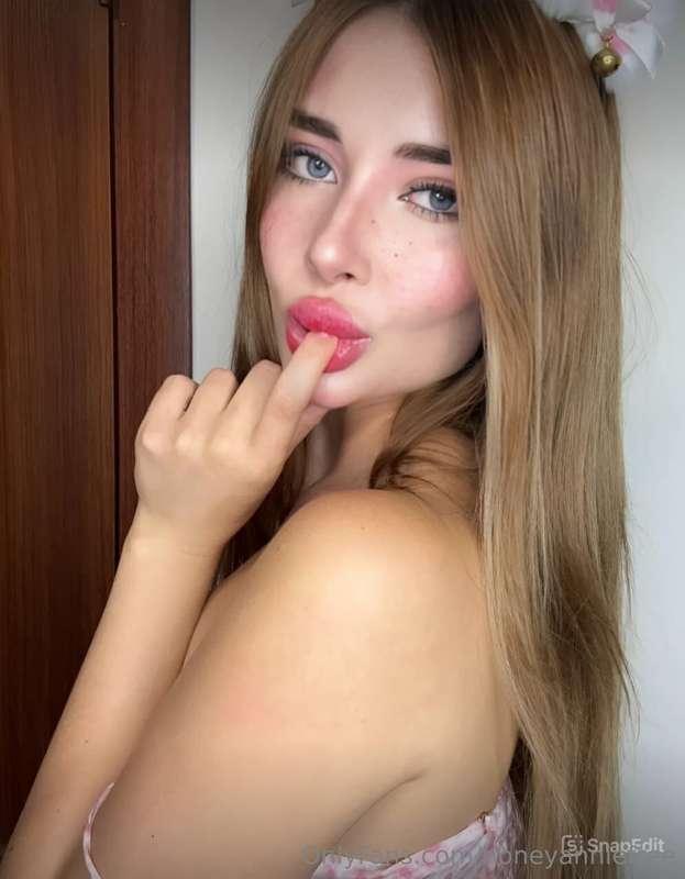 @juicyeella 💦 FREE SUBSCRIPTION 💦 @juicyeellaHi, it’s me, @j..