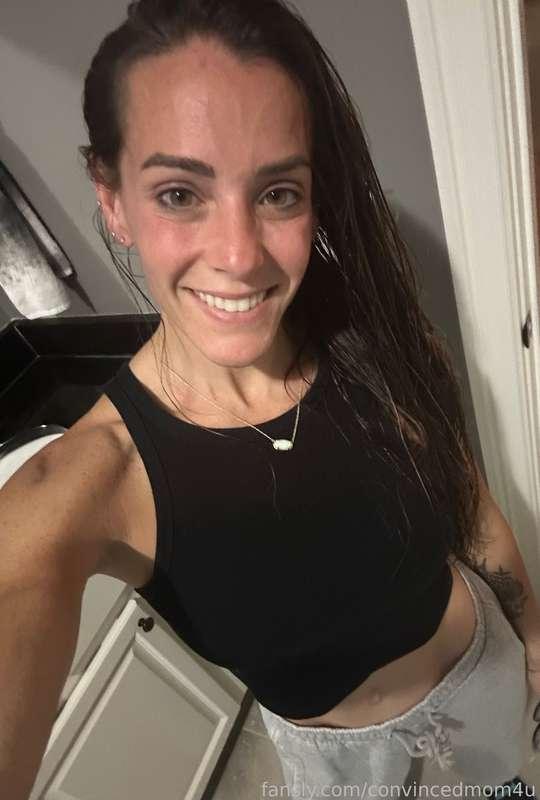 travel day…..with a facial Friday ending! 😜 shower and bed! goodnight y’all!! 😘😴💤🥱