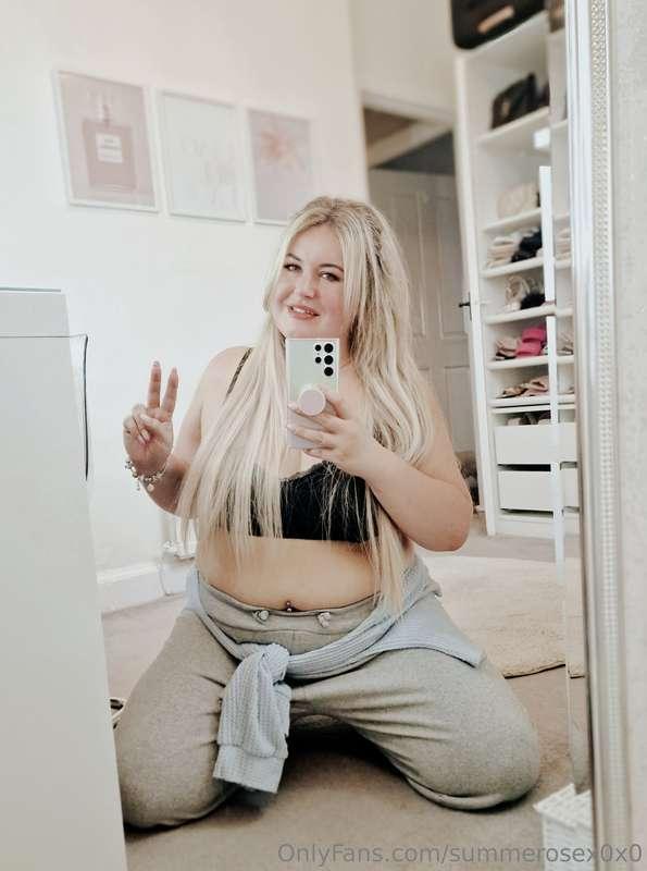 Back Live Tomorrow who's cuming to make it hot 🔥 🥵 ❤️