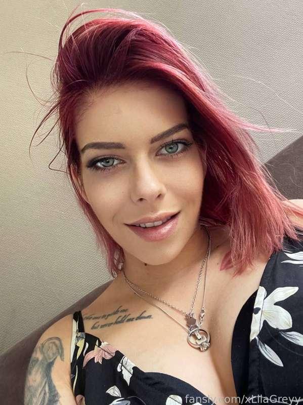 Does my look make you 🔥