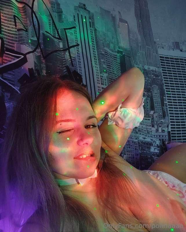 💦𝐒𝐇𝐄’𝐒 𝐃𝐑𝐈𝐏𝐏𝐈𝐍𝐆 𝐅𝐎𝐑 𝐘𝐎𝐔💦@averysins wants your fingers, tongu..