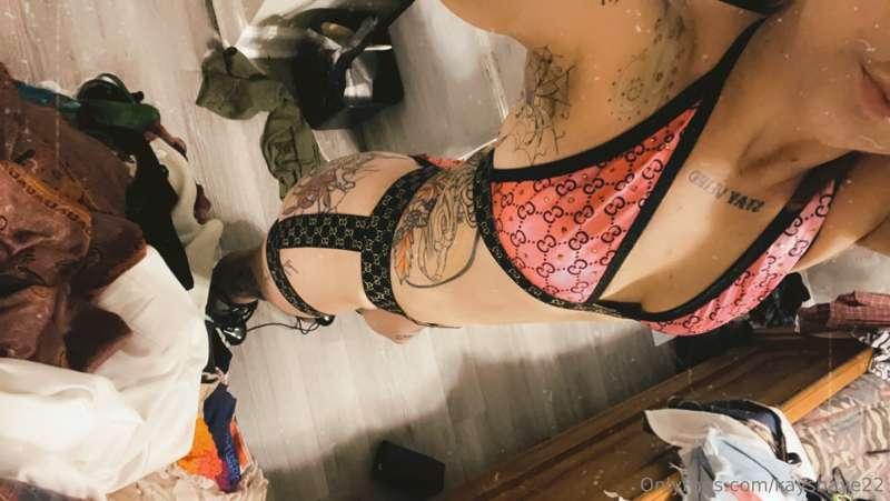 Just a reminder, buttt I do clean houses in these outfits fy..