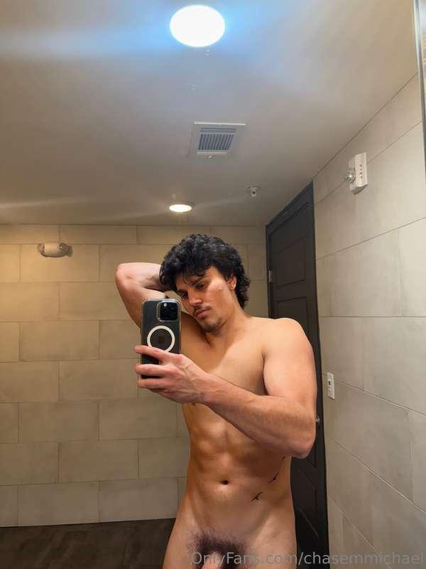 Nude in the gym bathroom??? Yeah I’m freaky like that😈