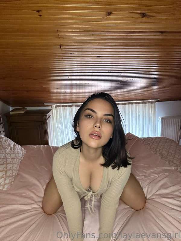 Can you see how beautful my tits are 🥵 I wish you put your c..