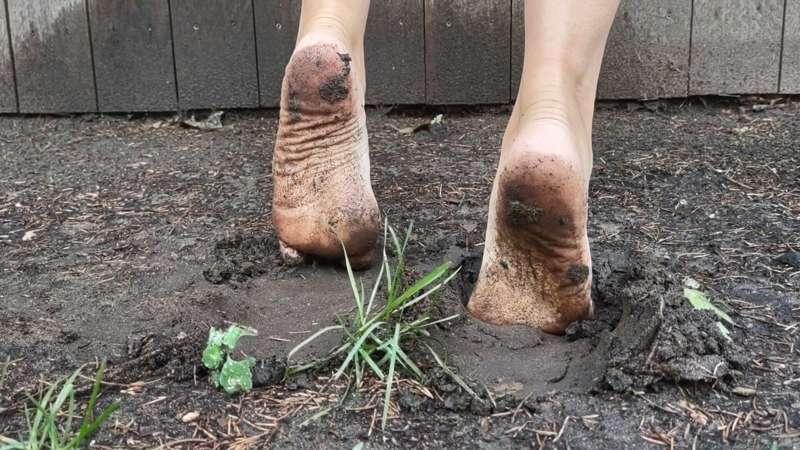 You like a dirty girl with dirty feet?😋