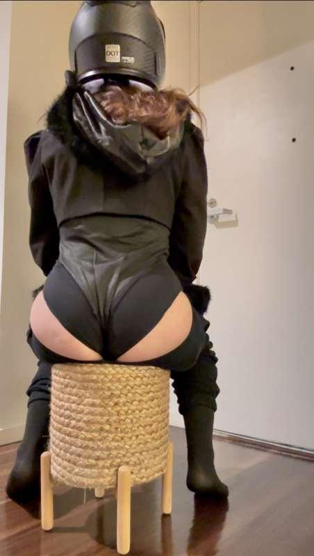 Sit down? Yes sir 😚