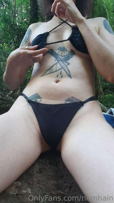 Feeling exhibitionist😏
Come and enjoy me flashing my pink ti..
