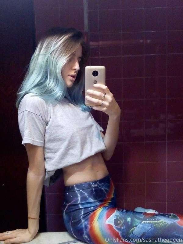 im doing custom videos and sexting, wanna play?