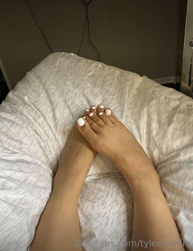 Feet on your face? 😈