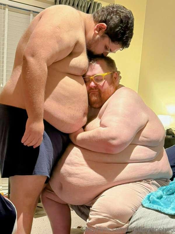 Teasing @chub4tubby. It lead to a big cumshot