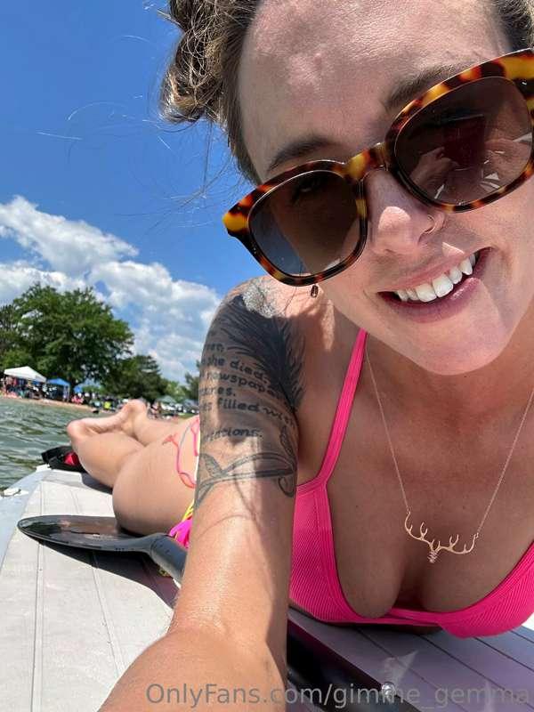 Happy Monday! Smiling just for you 💕☀️