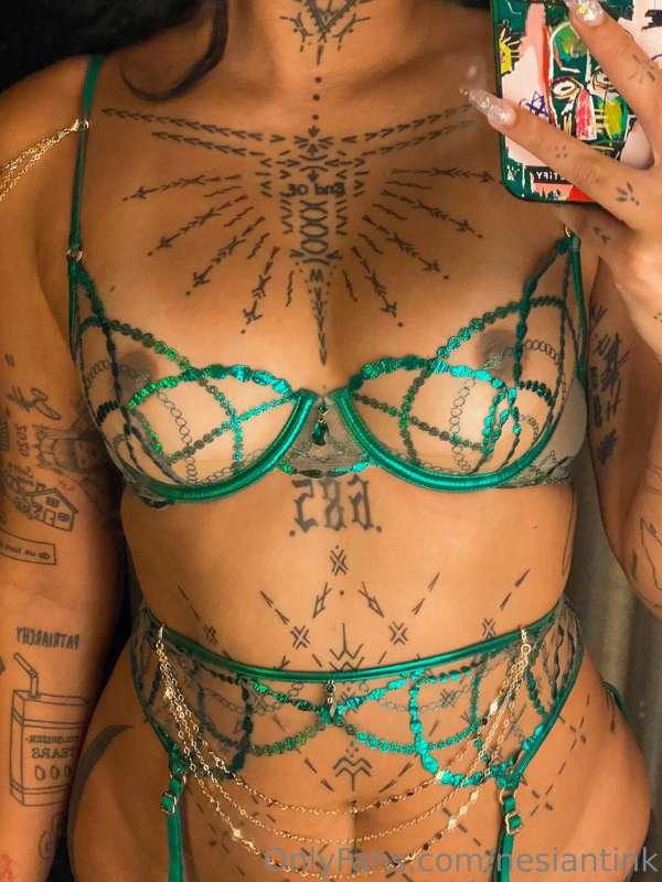 Someone buy me this from Honey Birdette 😍🌿