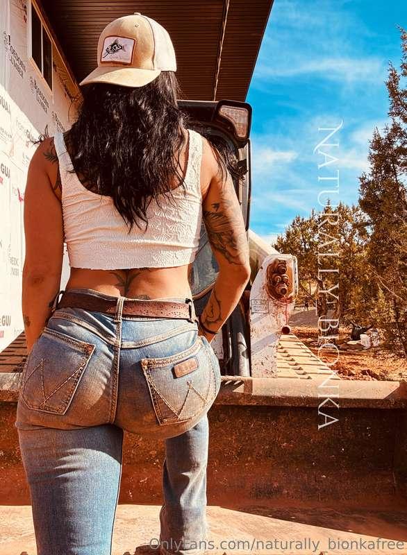 Happy hump day! Wranglers on or off??? 🤭💋