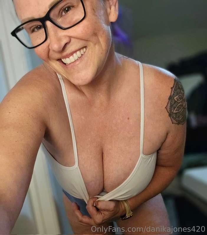This smile's got a warning label 😘