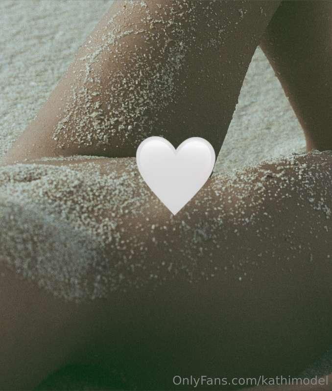 Sand is the new bikini 🏝️ PHOTO SET 📨