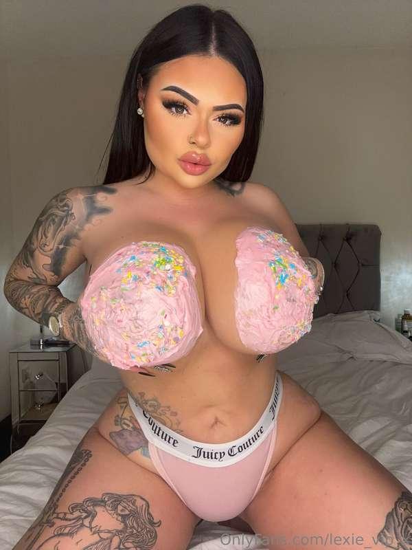 Get your tongue to work cleaning off my tits 😈