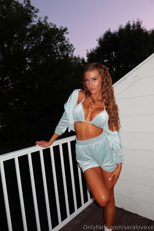 Blue hues and balcony views 🌆