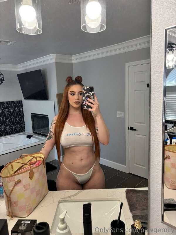 Space buns & panties kinda day! 😍🤤
