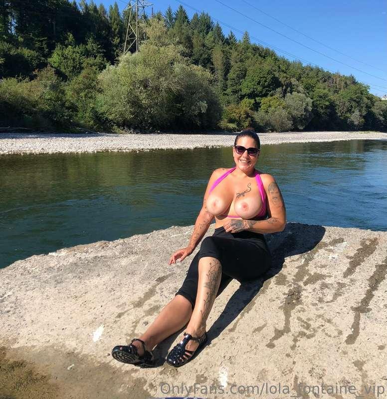 Getting some sunshine by the river☀️