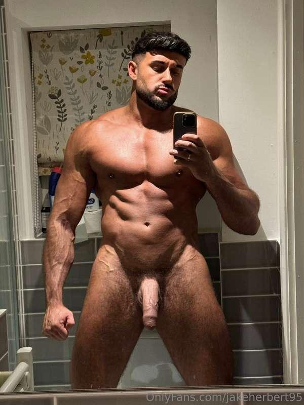 My uncut cock needs a good suck 🍆