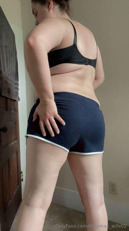 Is my ass thick enough for your face?🫦💦