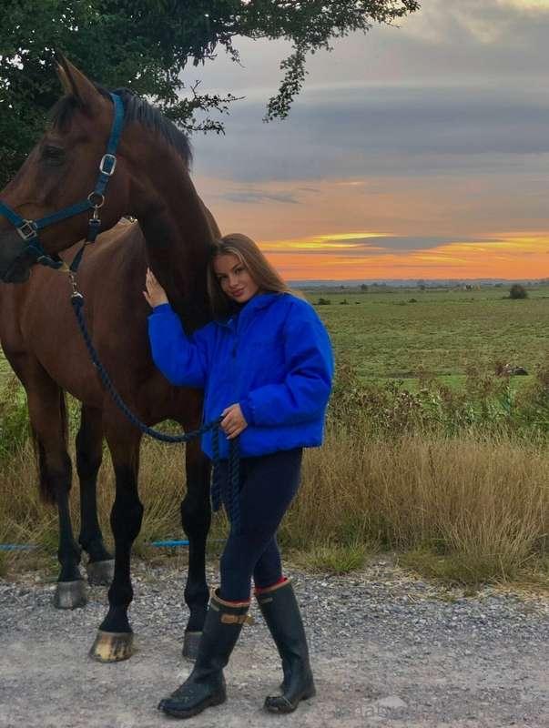 I once went brunette to match my horse🤪 I prefer being a blo..