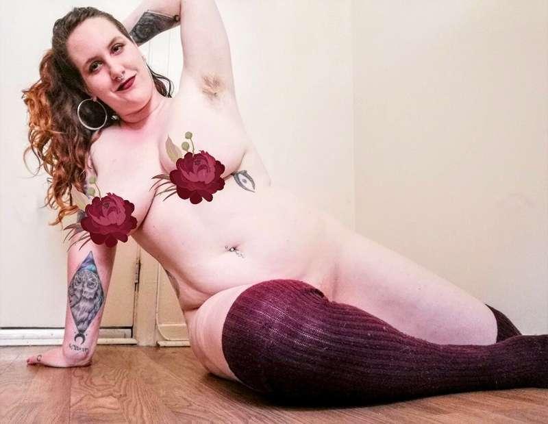 Knee sock set on my uncensored account @feministfuntoy 🌸