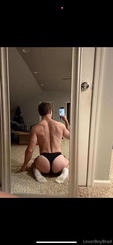 How’s the ass looking, come take a bite 👀🥵