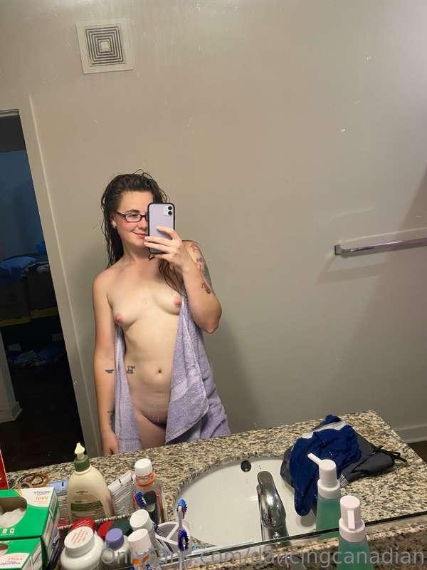 Right out of the shower baby😏