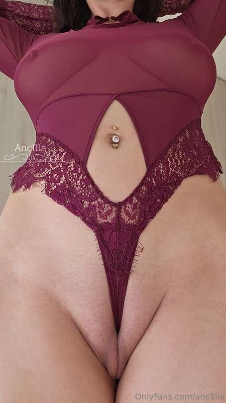 This is actually the back of the bodysuit🤭 I think I like it..