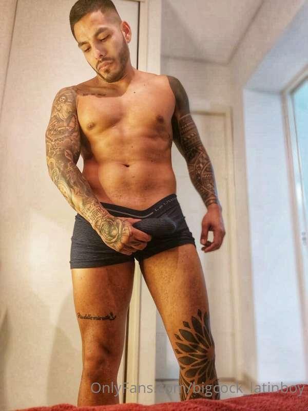 I'm hot, do you want to play with me? 🙈