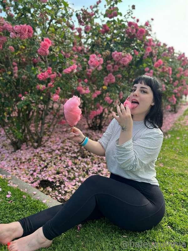 ### eatting cotton candy like cum cause I'm sooo fucking hor..