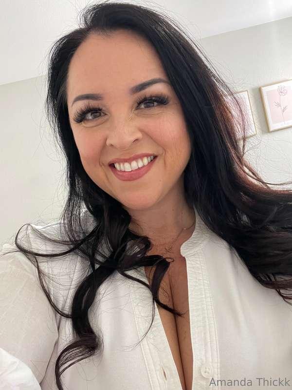 Would you make a mess all over this pretty face? 💦