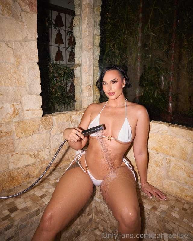 I wanna do something ***FREAKY*** in the shower.. 😈