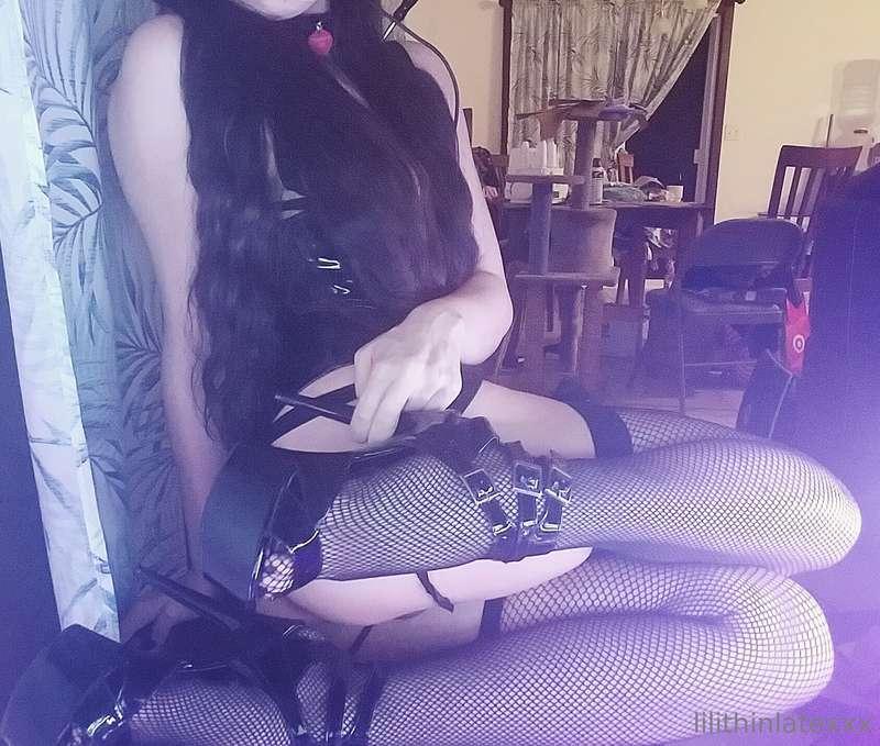 lilithinlatexxx image #1