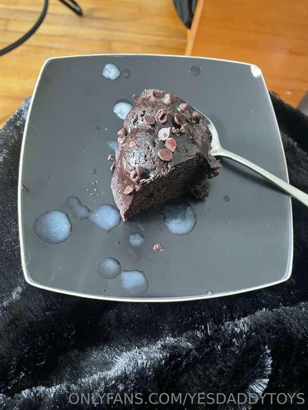 Lil girl got the special glaze for suckin and strokin Daddy’..