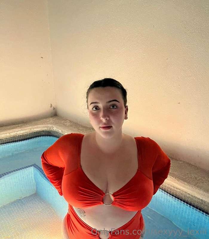 Would you like to join me for a night swimming? 😉💦