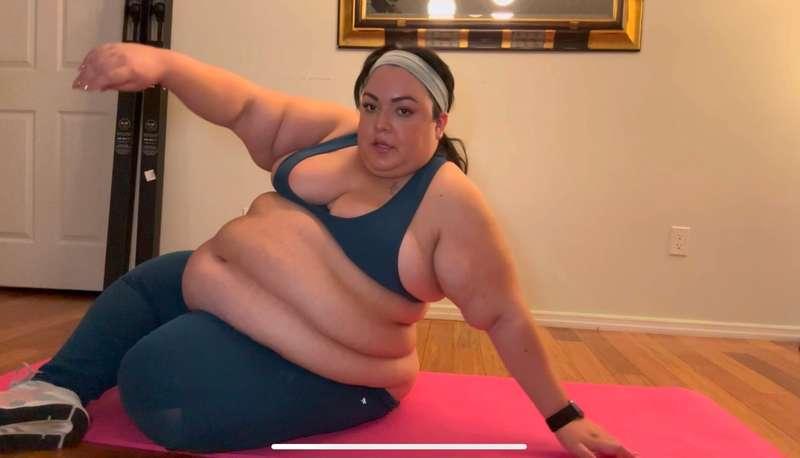 Workout FAIL 🤦🏻‍♀️ Jumproping, Squats, and Yoga While My Bel..