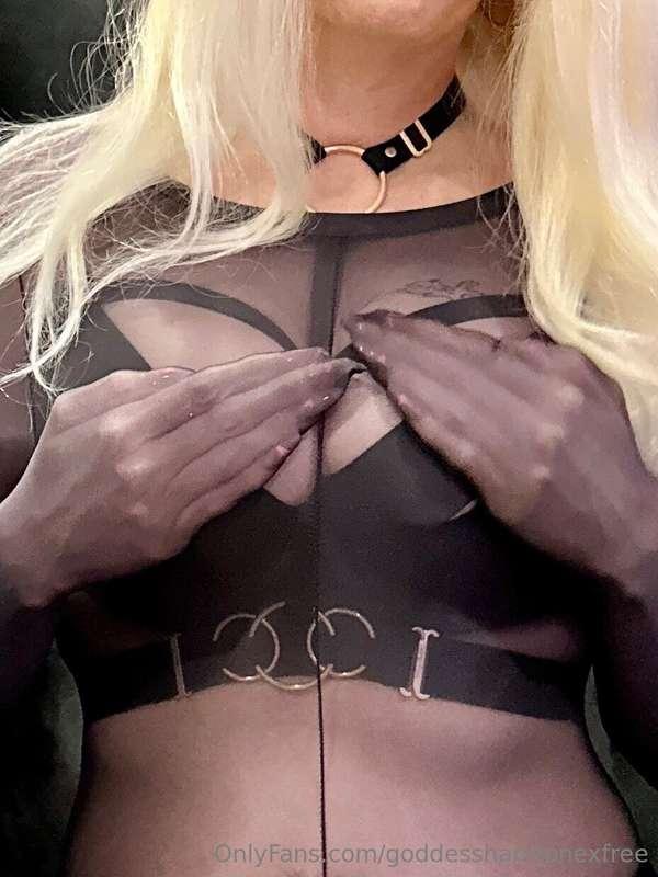 I bought this shiny black catsuit off Amazon thinking it wou..