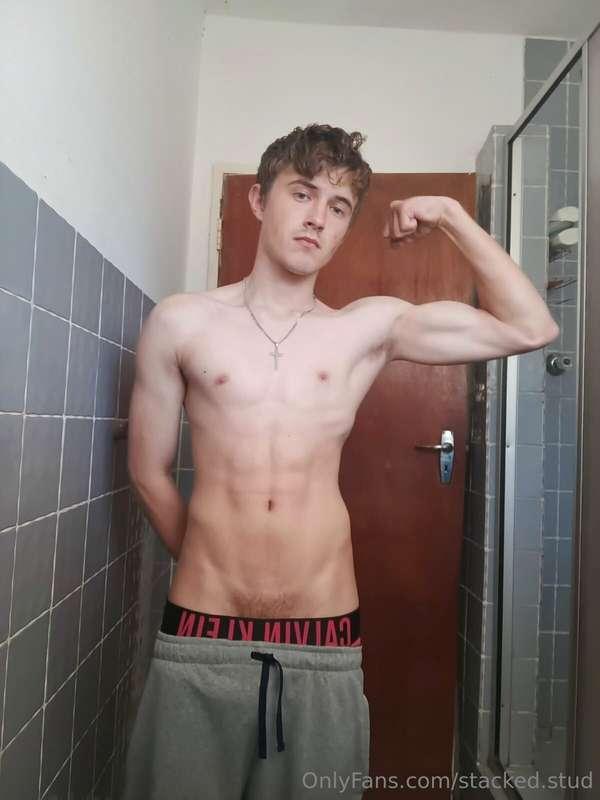 What gets your dick go harder? 🥵A teaser with a bit of pubes..