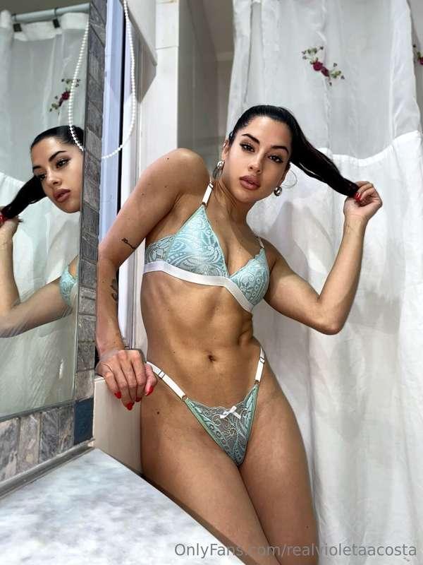 @gabriela_morales’s curvy and captivating—join her in San Jo..