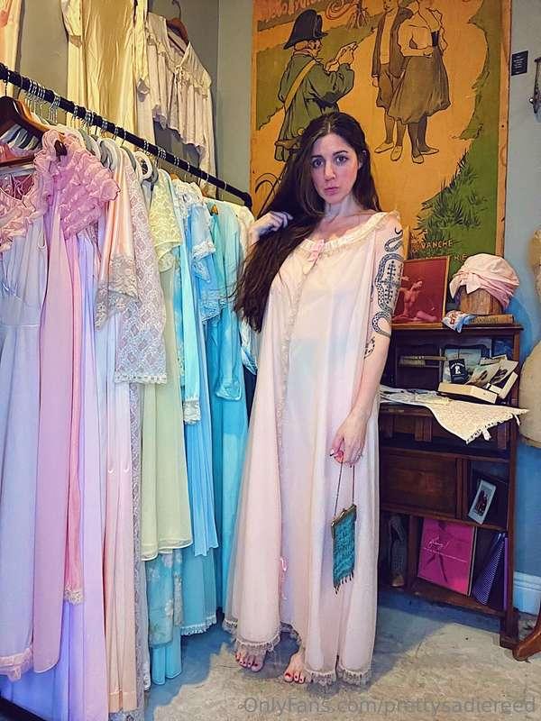 A soft, romantic look but make it OnlyFans ✨💕  A 1950s/60s c..